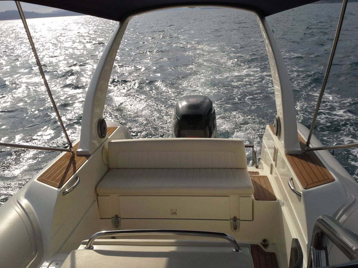 Capelli Tempest 770 rib boat seating place